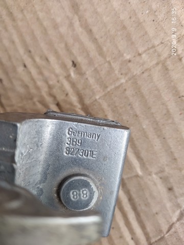 VAG 3B9827301E Петля задней двери в наличии Черкассы