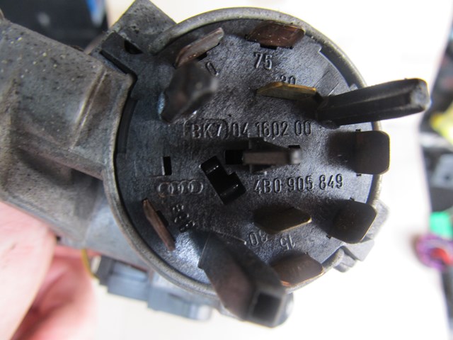 VAG 4B0905851F Замок зажигания в наличии Житомир