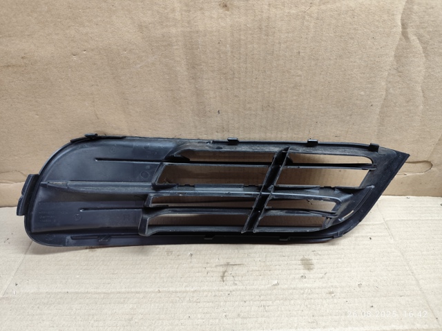 51117331728 Решетка бампера переднего правая купить Ирпень