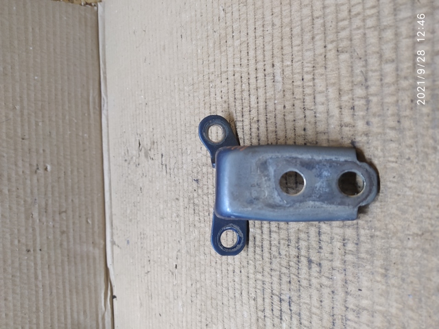 Петля передней двери правая 67420SMGE01ZZ HONDA
