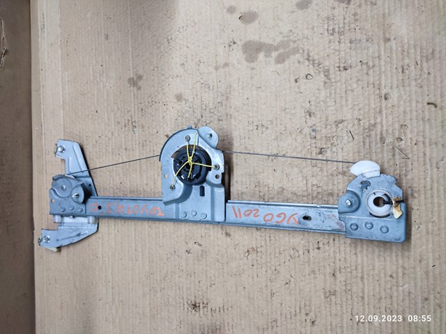 Стеклоподъемник передней левой двери 69820AA080 TOYOTA