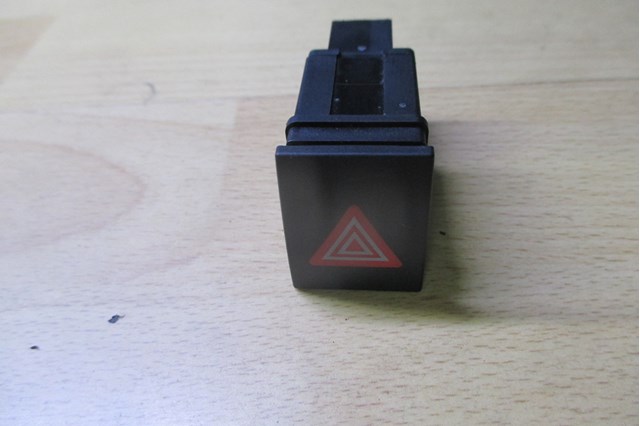 VAG 6Q0953235A Кнопка включения аварийного сигнала в наличии Ровно