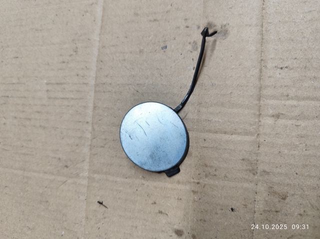 Заглушка буксировочного крюка в передний бампер Volkswagen Polo V