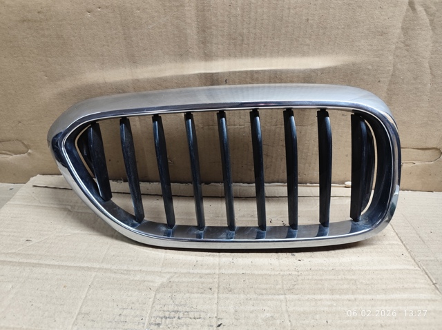 Решетка радиатора правая 7383520 BMW
