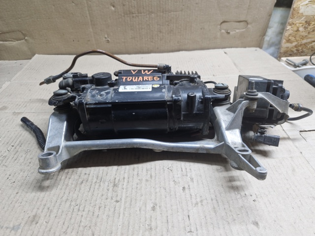 Компрессор подкачки амортизаторов 7L0616006C VAG