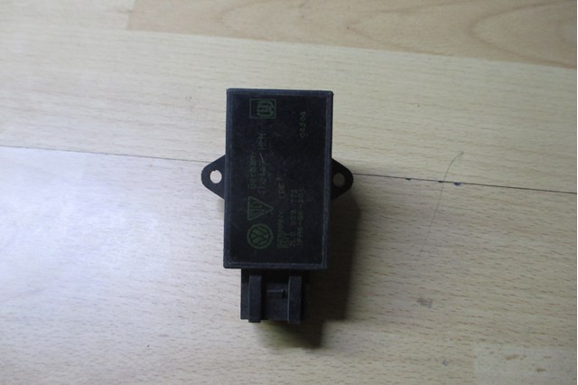 Реле подогрева сиденья 7L0959772 VAG