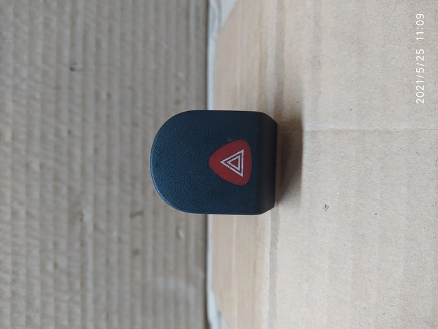 Кнопка включения аварийного сигнала 8200090307 RENAULT
