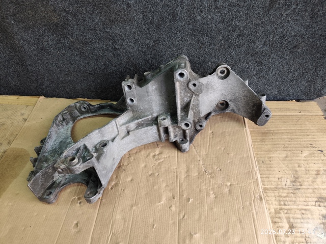 Крепление генератора 8200154164 RENAULT