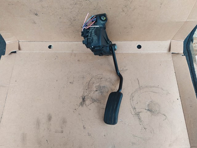 Педаль акселератора Рено Трафик 2