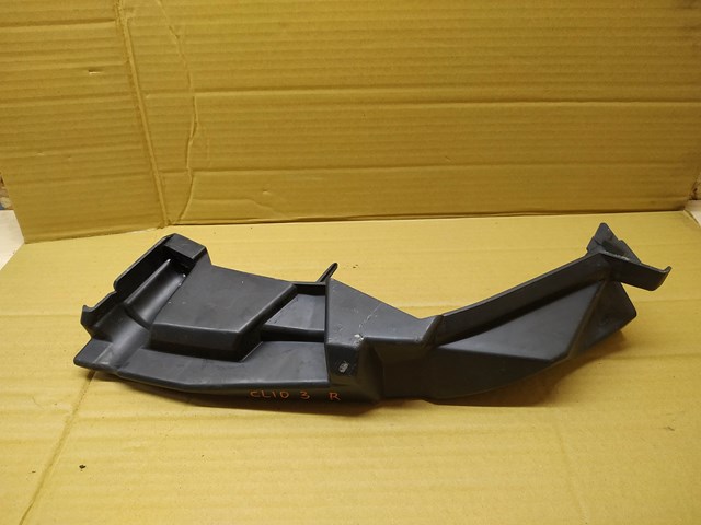 Правое крепление переднего бампера 8200289846 RENAULT