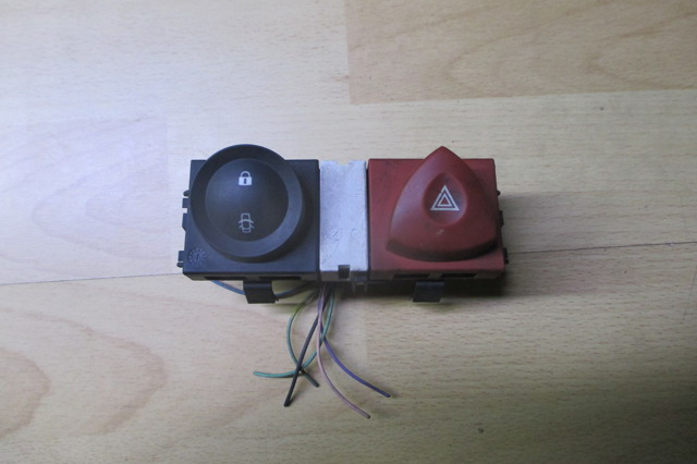Кнопка аварийки 8200407415 RENAULT