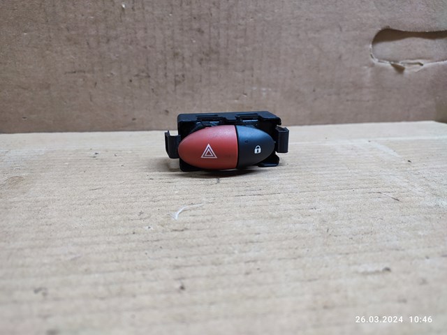 Аварийная кнопка 8200483813 RENAULT