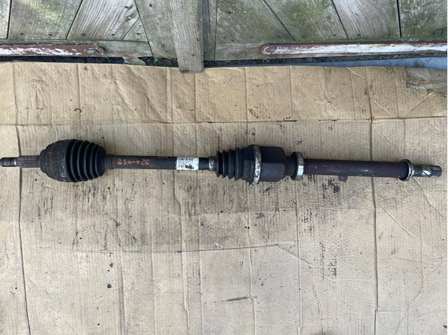 Полуось передняя, правая 8200618111 RENAULT
