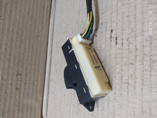 8608A022 MITSUBISHI Кнопка стеклоподъемника передняя купить в Сумы