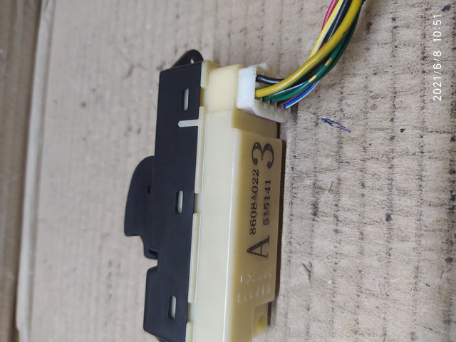 8608A022 MITSUBISHI Кнопка включения мотора стеклоподъемника передняя правая купить в Ирпень
