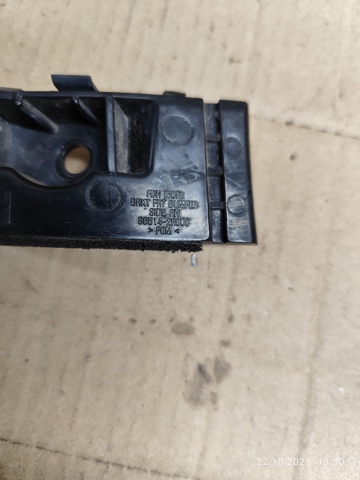 HYUNDAI 865142R000 Кронштейн бампера переднего внешний правый в наличии Украина