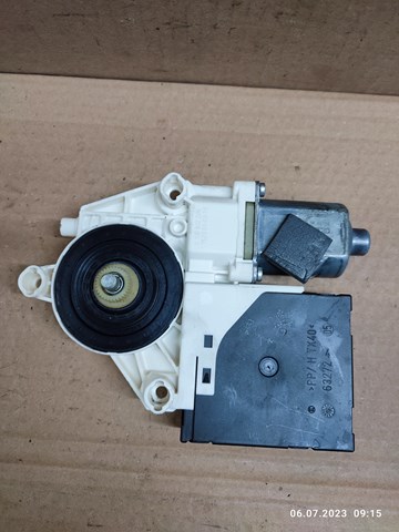 VAG 8P0959802A Мотор стеклоподъемника двери передней правой в наличии Каменское