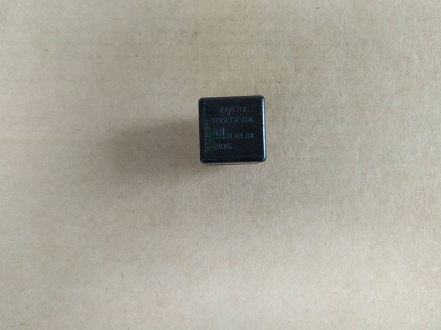 Реле топливного насоса 90464760 GM