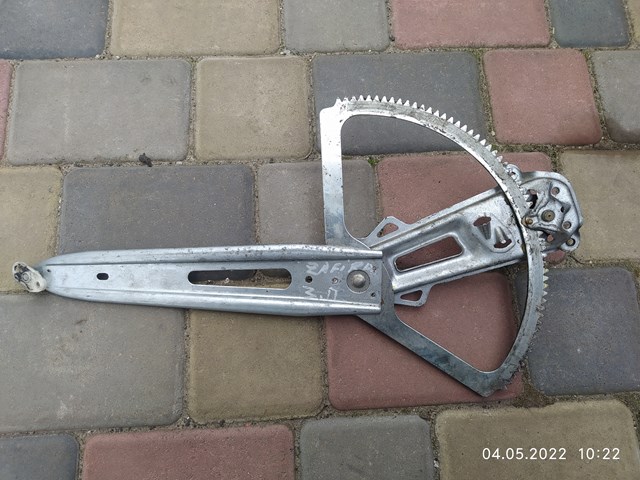 Механизм стеклоподъемника двери задней, правой 90579504 OPEL