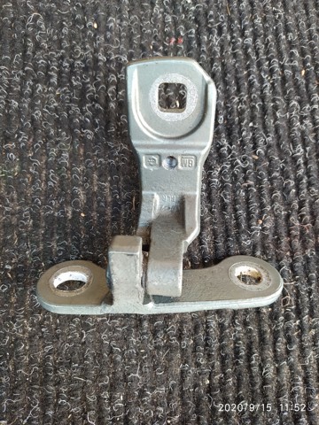 Петля двери задней правой 9228282 OPEL