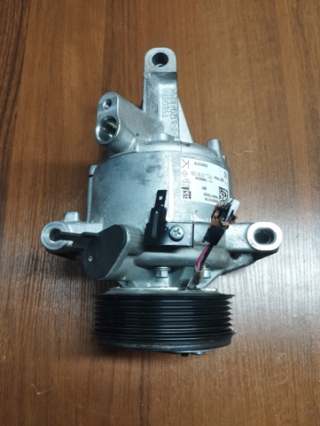 Компрессор климатической установки 926001571R RENAULT