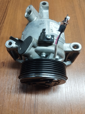 926001571R RENAULT Компрессор кондиционера купить в Черновцы