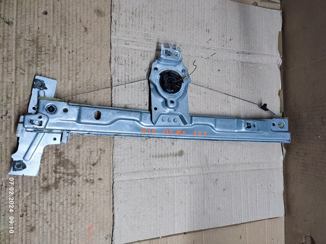 Стеклоподъемник передней двери 9681181980 PEUGEOT