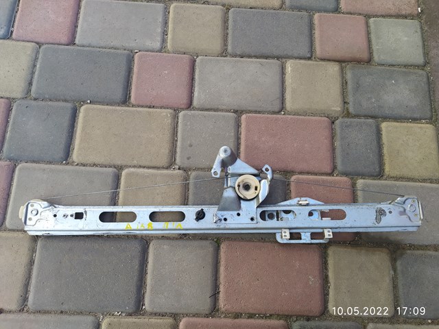 Стеклоподъемник передней двери A1687201146 MERCEDES