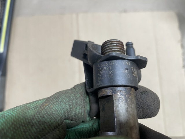 MERCEDES 6460701187 Форсунка впрыска топлива в наличии Киев