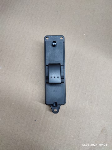 Кнопки заднего левого стекло подъемника BP4L66380 MAZDA