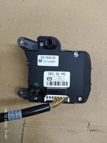 D651664M0 MAZDA Блок кнопочных переключателей рулевого колеса купить в Хмельницкий