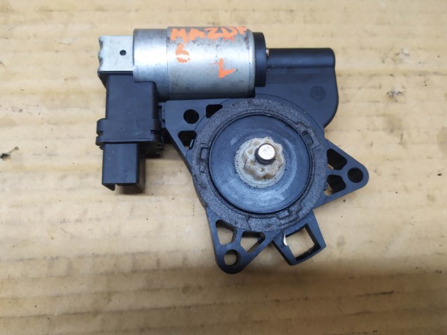 Мотор стеклоподъемника двери передней, правой GJ6A5858X MAZDA