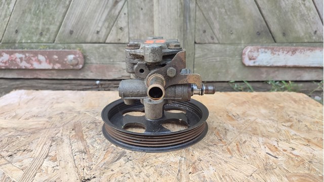 Насос гидроусилителя руля (ГУР) MR916044 MITSUBISHI