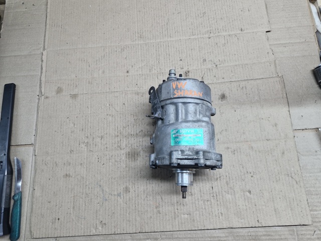 Насос кондиционера YM2H19D629BA VAG