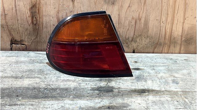 Задняя левая внешняя фара 265552N285 NISSAN
