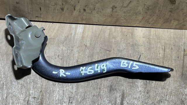 Правая петля капота  57260AL00A9P SUBARU