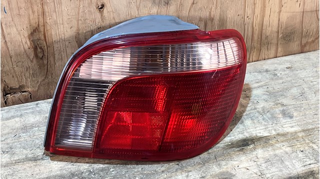 Задний фонарь Toyota Yaris