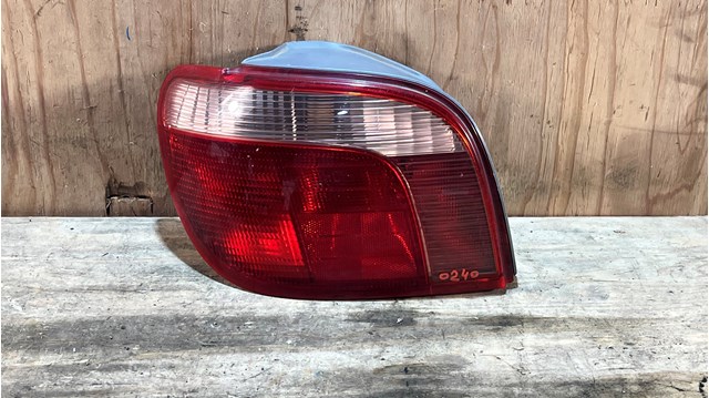 Фонарь задний левый 8156052120 TOYOTA