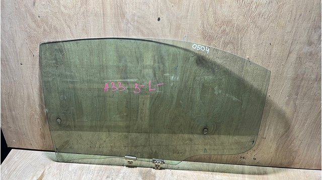 Стекло задней двери, левой 823012Y200 NISSAN