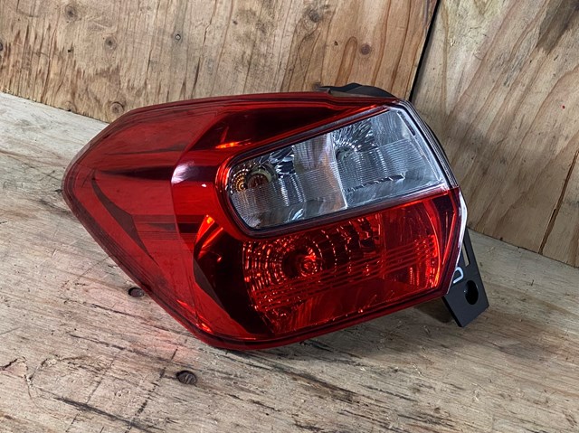 Задняя левая фара 84201FJ050 SUBARU