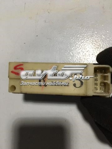 Кнопка включения мотора стеклоподъемника задняя правая 8608A023 MITSUBISHI