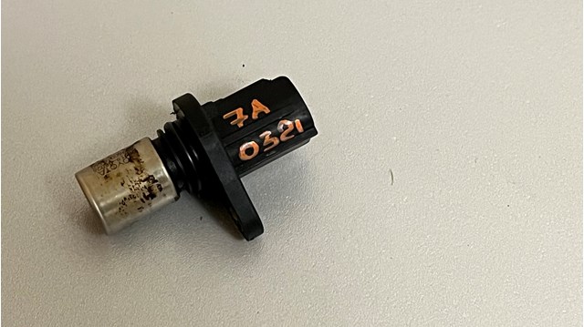 Датчик частоты вращения распредвала Toyota Avensis 2