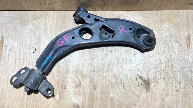 Передний нижний рычаг Mazda 626 5
