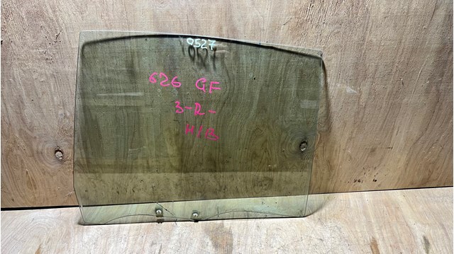 Стекло заднее правое GE4T72511 MAZDA