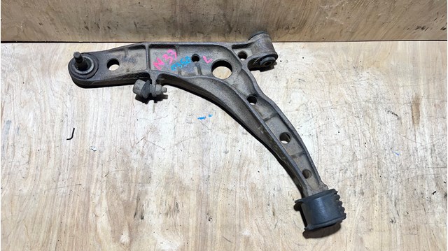 Левый рычаг передней нижней подвески MB831555 MITSUBISHI
