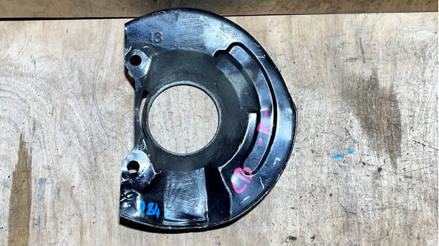 Кожух тормозного диска переднего правого MB857769 MITSUBISHI