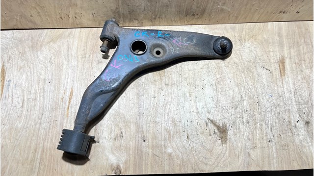 Правый рычаг передней нижней подвески MR439702 MITSUBISHI