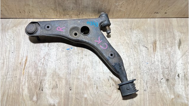 MR439702 MITSUBISHI Рычаг передней подвески нижний правый купить в Черновцы