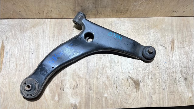 Правый рычаг передней нижней подвески MR594326 MITSUBISHI
