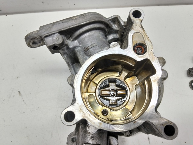 VAG 06J145100C Вакуумный насос в наличии Ужгород